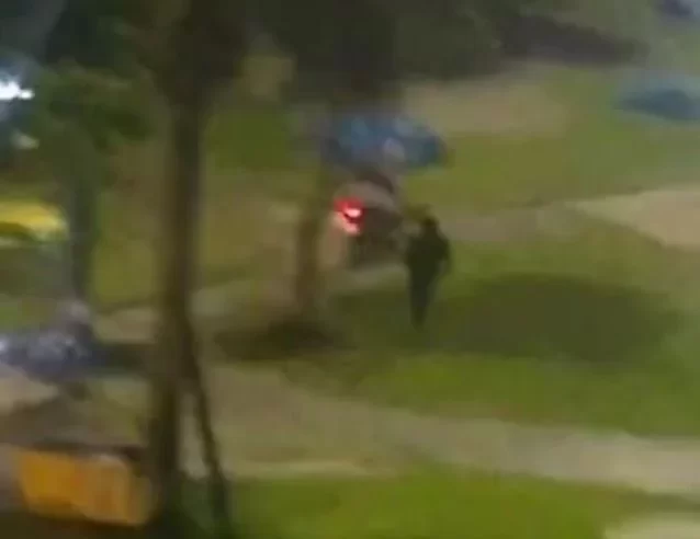 Vídeo mostra momento em que homem é assassin4do em praça de Manaus