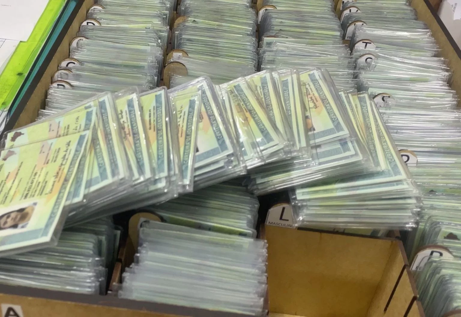 PACs aguardam retirada de mais de 16 mil Carteiras de Identidade Nacional no AM; veja como verificar