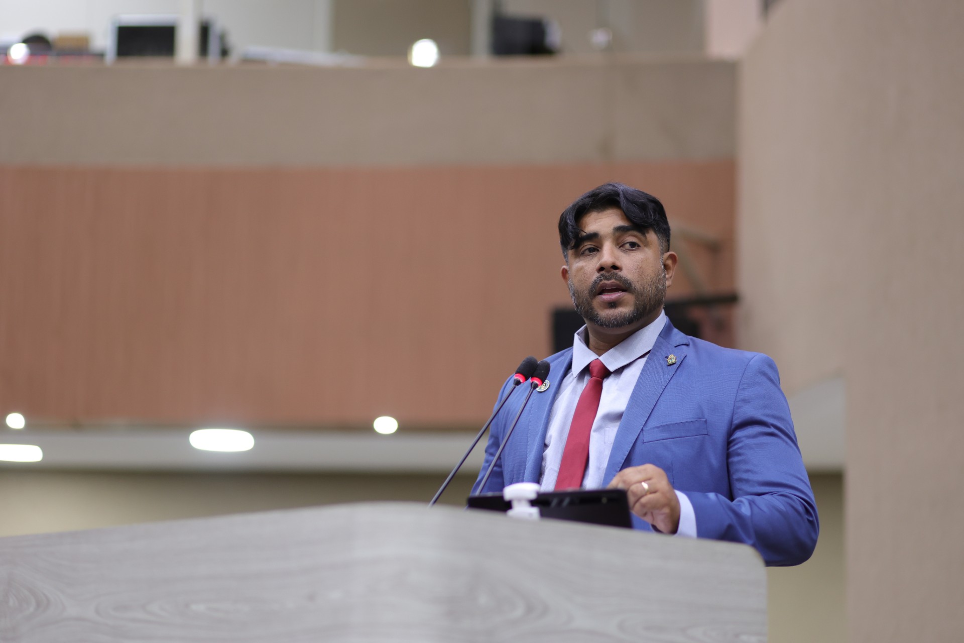 Vereador Dione Carvalho busca soluções para caso de saúde infantil em Manaus