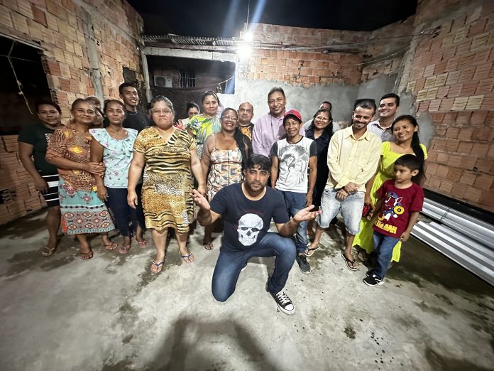 Dione Carvalho visita os moradores da comunidade Sol Nascente para ouvir suas demandas