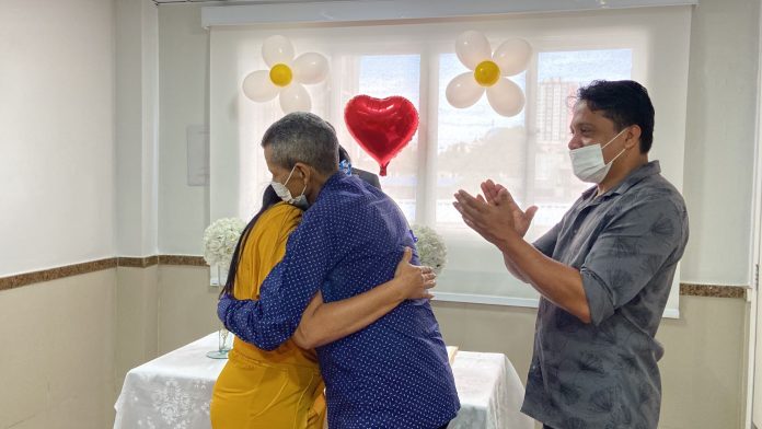 Paciente oncológico realiza sonho e se casa em unidade da Hapvida NotreDame Intermédica