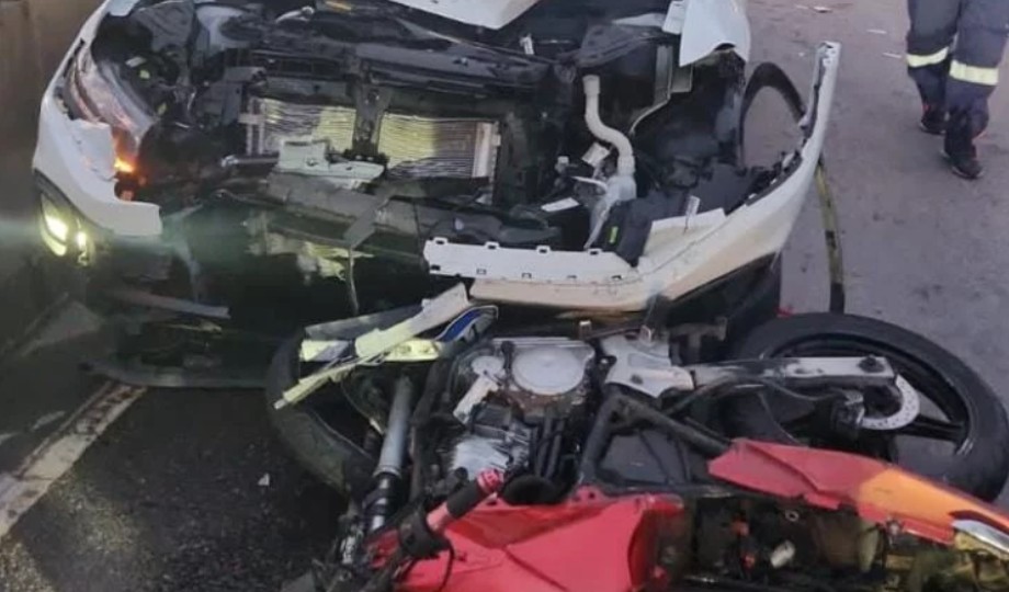 Veículo invade a contramão e atinge motociclista na Zona Centro-Sul de Manaus