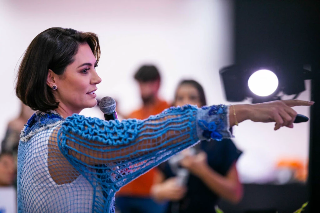 Michelle diz que Flávio Dino fez ‘chacota’ com sua fé cristã