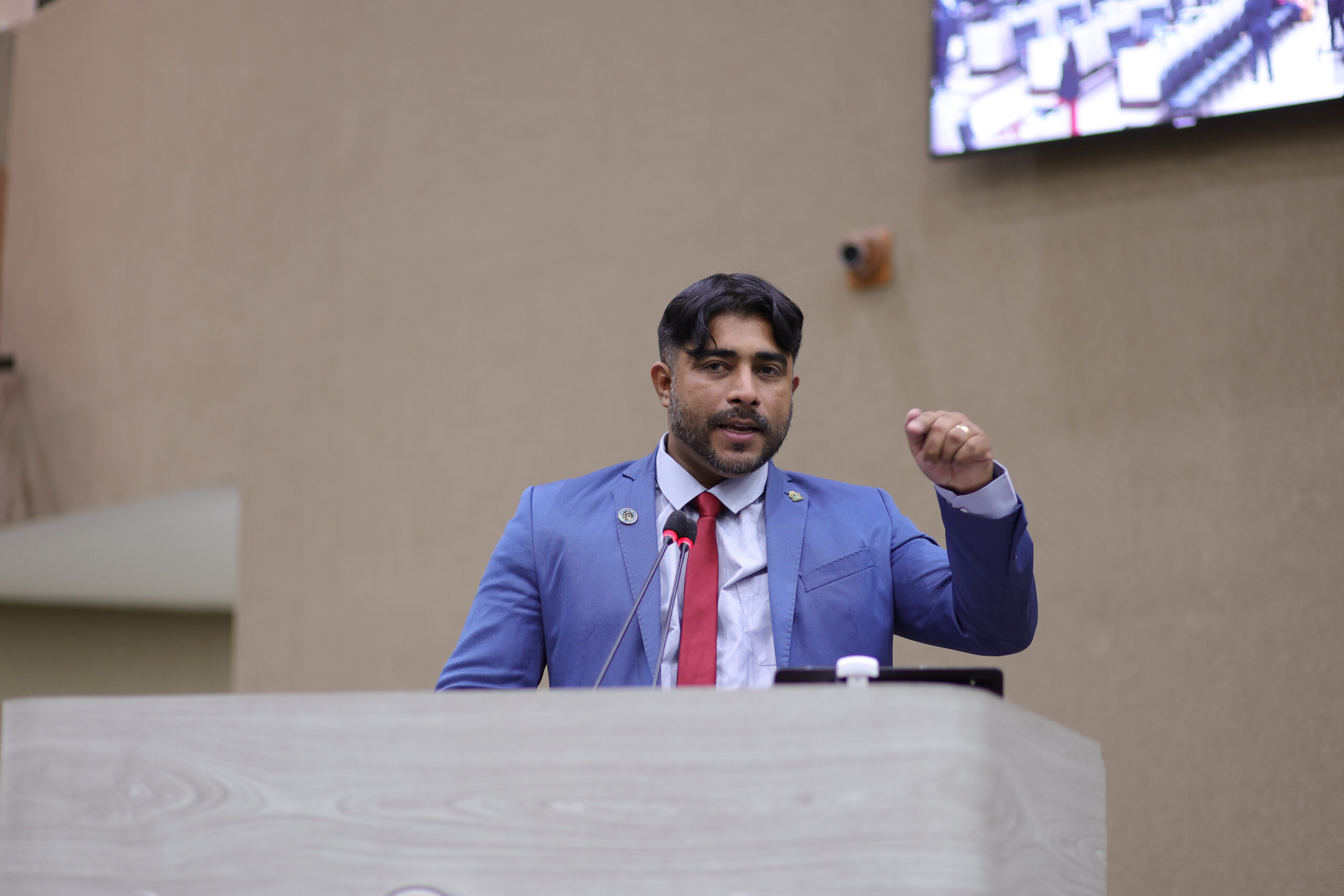 Após denúncias de moradores, Dione Carvalho defende fim do Zona Azul