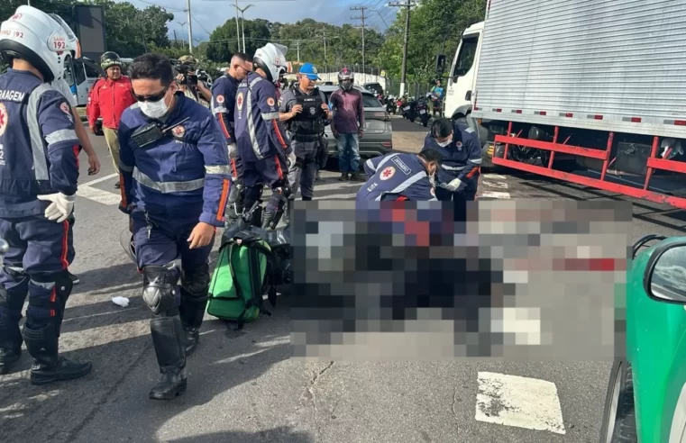 Motociclista morre após carro tentar fazer ultrapassagem em Manaus