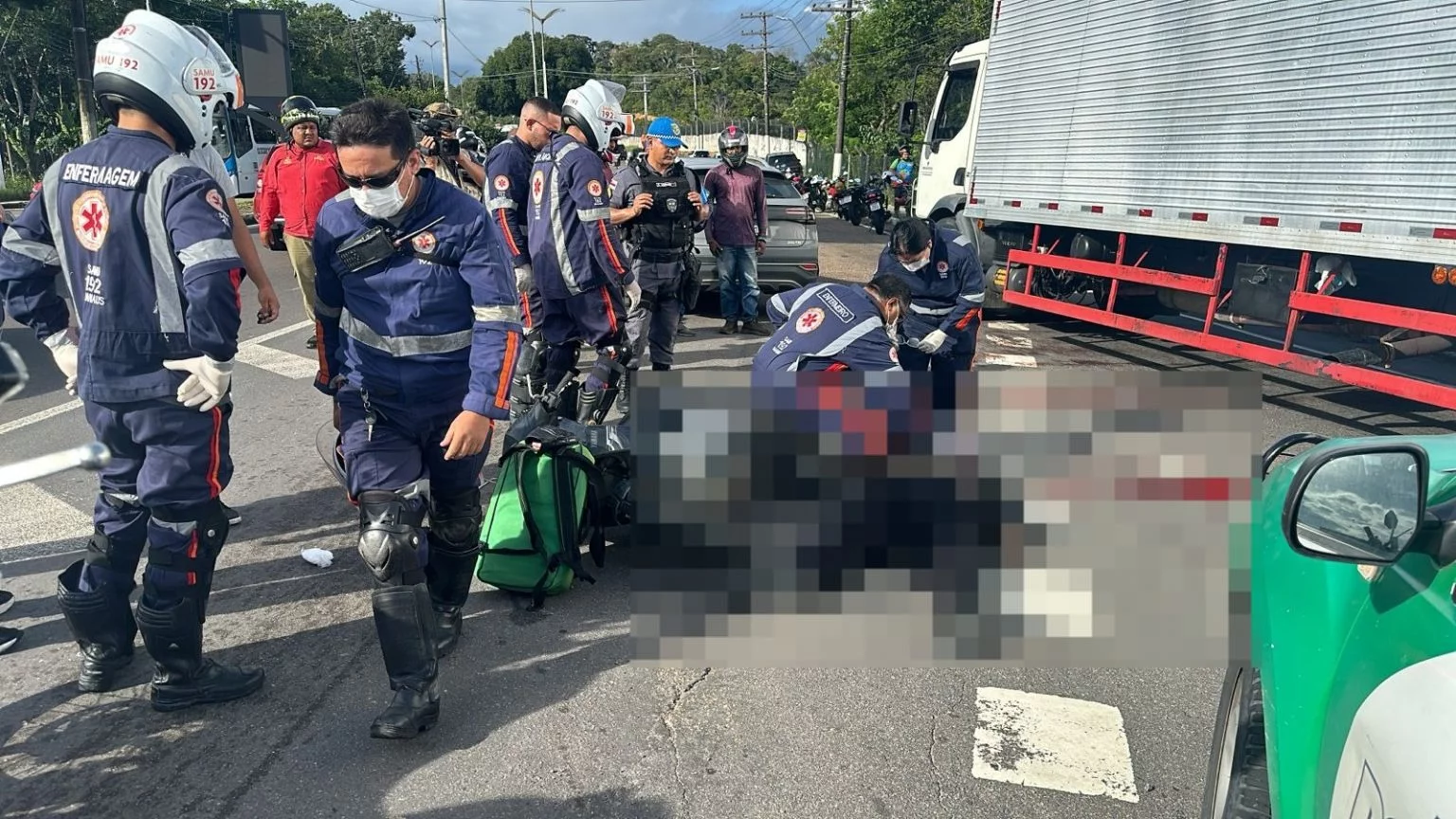 Motociclista morre após carro tentar fazer ultrapassagem em Manaus