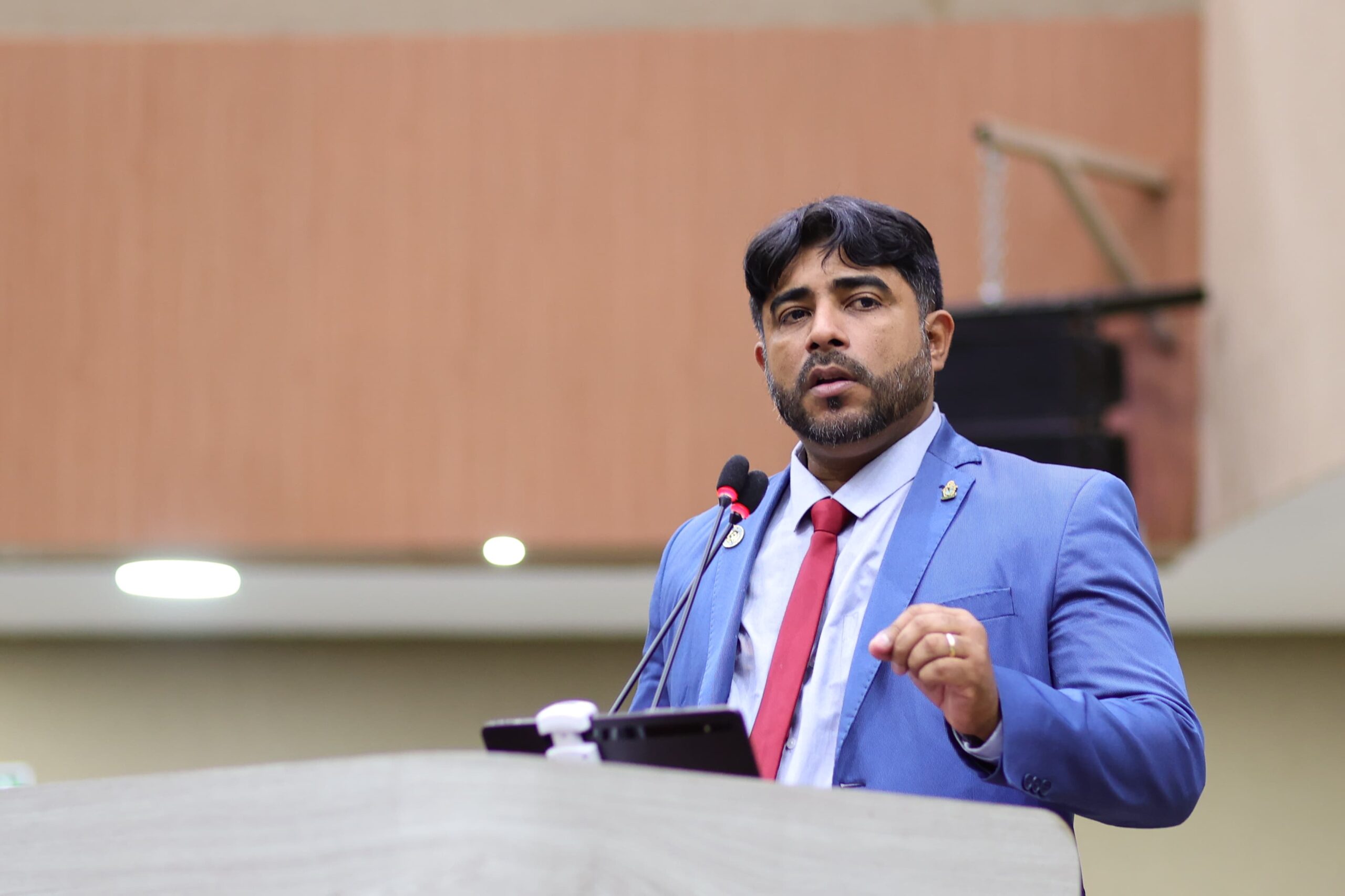 Vereador Dione Carvalho faz apelo urgente por cirurgia para bebê com síndrome de Down e cardiopatia