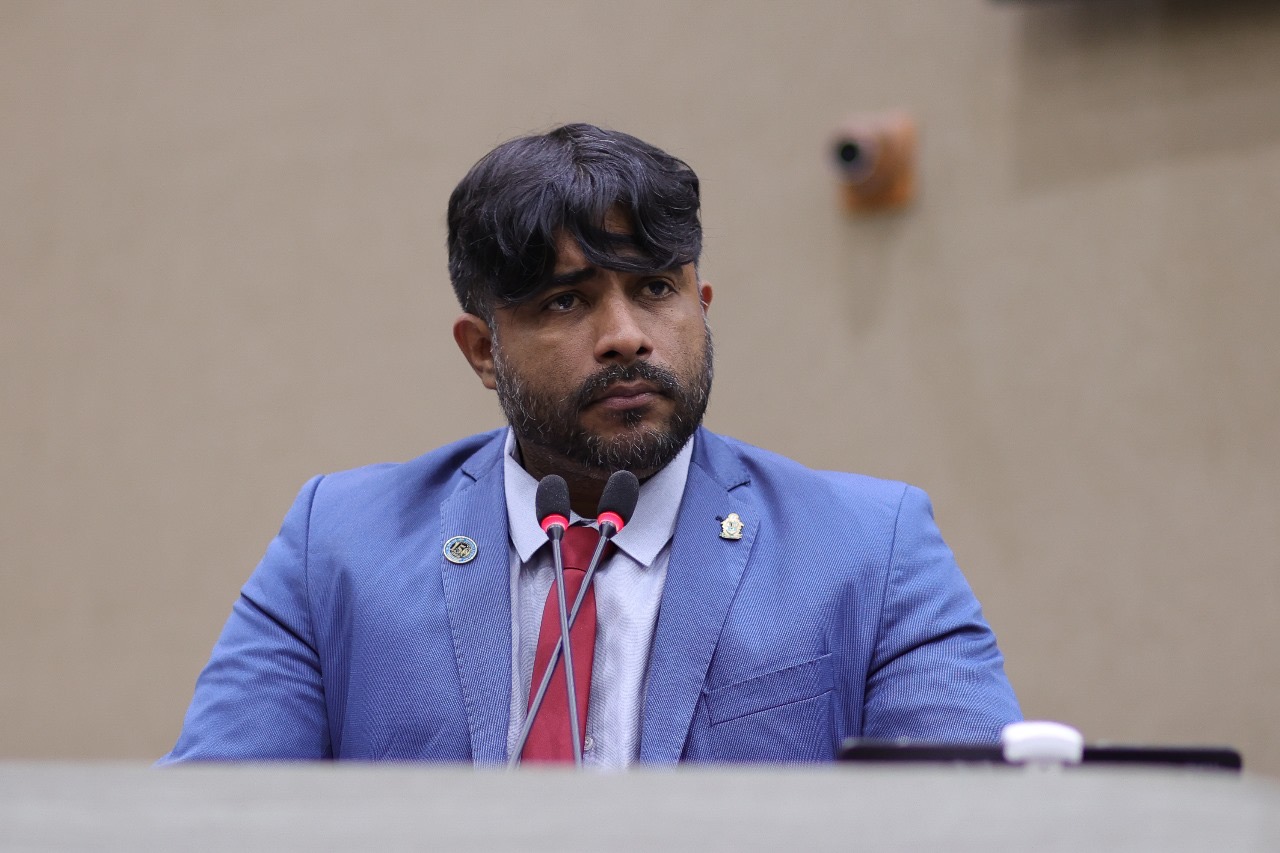 Durante sessão na CMM Vereador Dione Carvalho Agradece por Cirurgia realizada em Criança com Doença Rara na Laringe