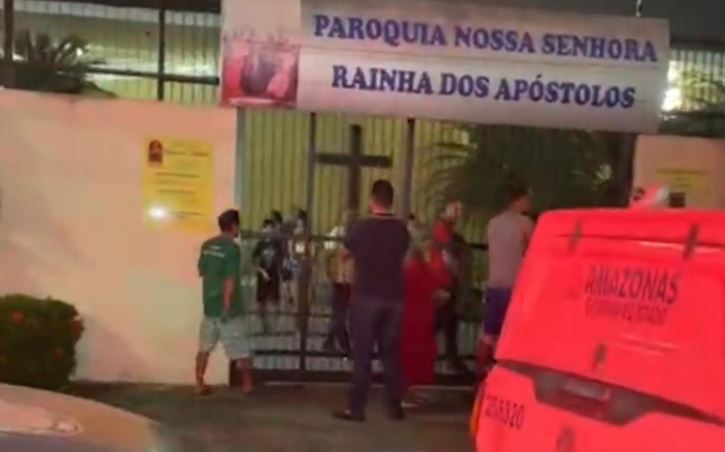 Homem surta e ameaça mat4r fiéis durante Missa de Páscoa em Manaus