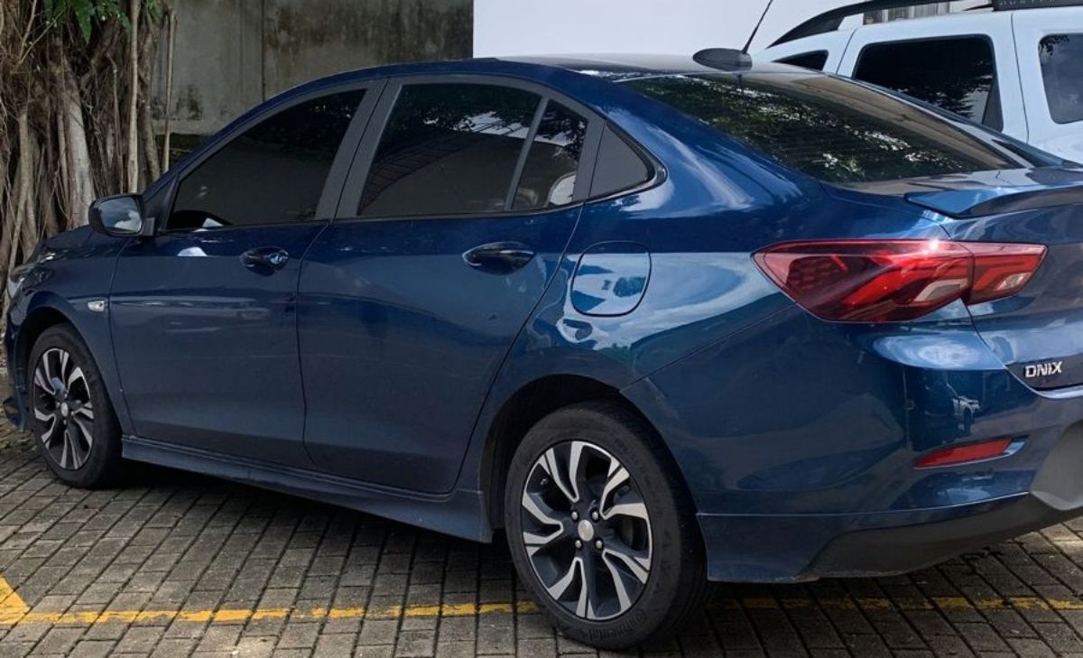 Homem baixa vidro do carro e se m3sturba para 3 adolescentes que voltavam da escola, em Manaus