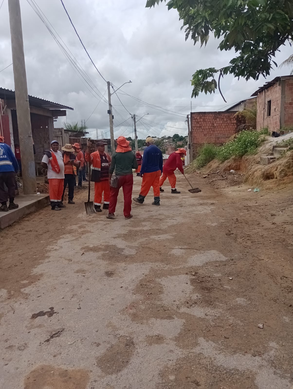 Vereador Dione Carvalho leva ação de infraestrutura a comunidade Sol Nascente, na zona Norte de Manaus