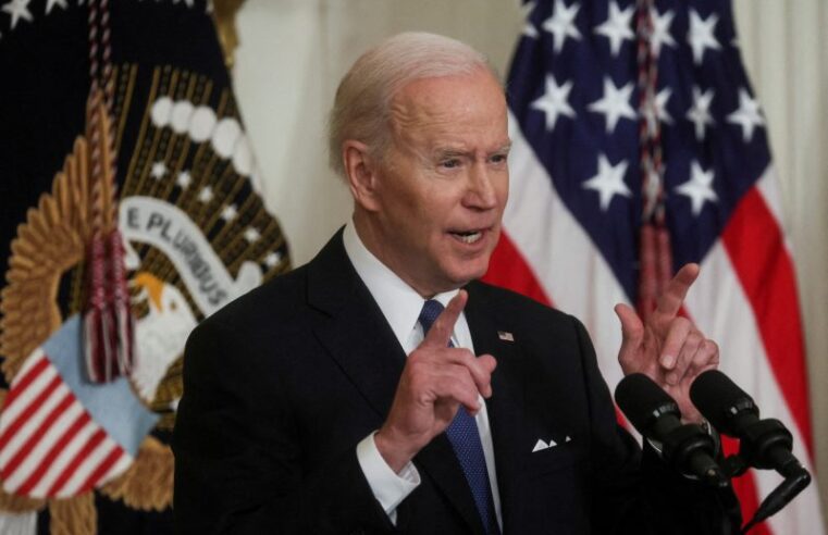 Biden confunde Kamala Harris com Donald Trump durante entrevista coletiva