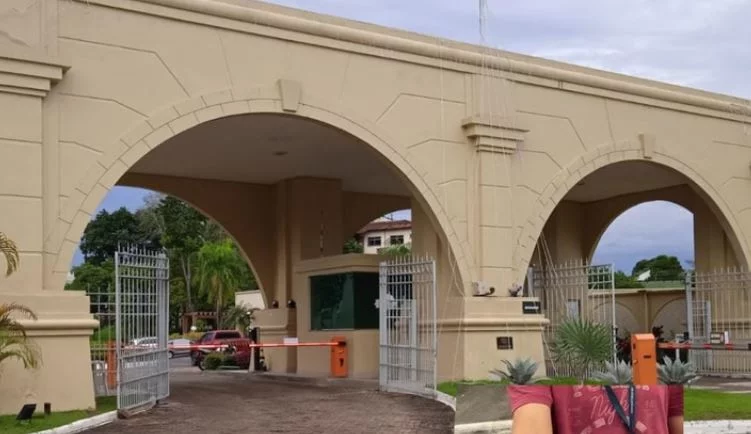 Polícia Civil cumpre mandado na casa de empresário em condomínio de luxo em Manaus