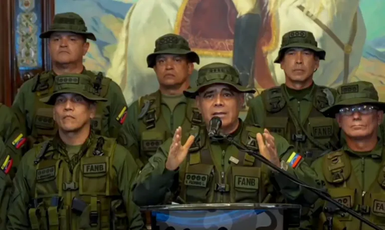 Forças Armadas da Venezuela reafirmam lealdade a Maduro