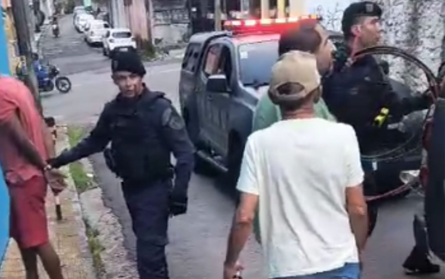 Ladrão invade casa e tenta mat4r moradora a facadas no Japiim em Manaus