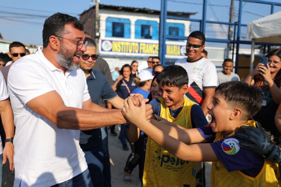 Governador Wilson Lima entrega Campo do Vermelhão revitalizado no bairro Mauazinho, na zona leste