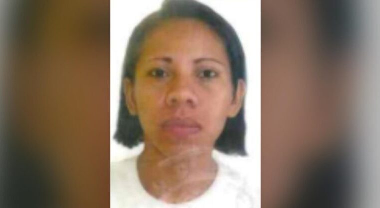 Mulher que se passava por funcionária do Creas para enganar idosas, é procurada em Manaus