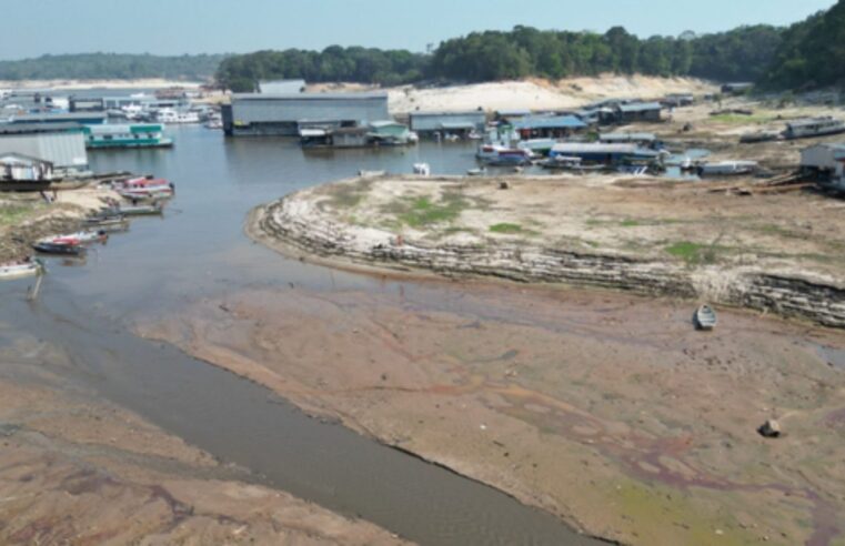 Rio Negro atinge menor nível em 122 anos