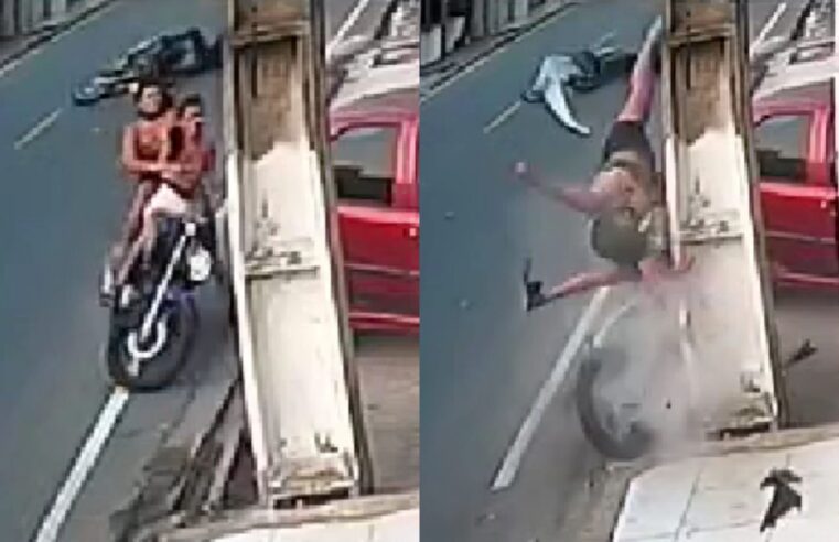 Vídeo mostra momento em que moto colide contra poste em acidente fatal em Parintins