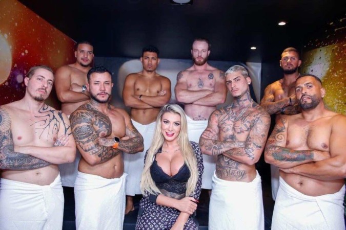 Vídeo: Andressa Urach é hospitalizada e reclama de dor após gravação de cena de sexo com oito homens