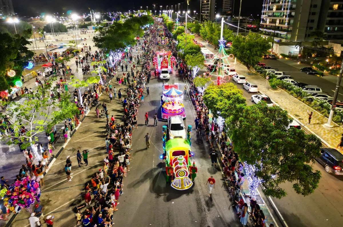 Parada Natalina na Ponta Negra será nesta quarta (20), e vai contar com carros alegóricos e fanfarra