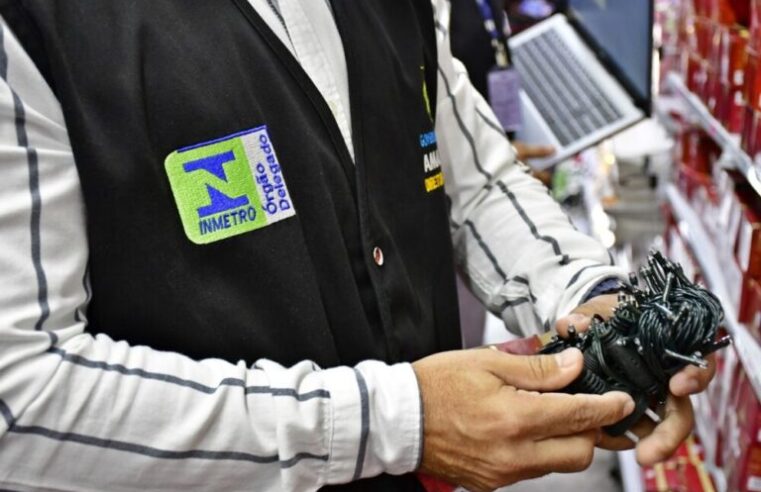 Mais de 2,5 mil itens natalinos irregulares são apreendidos em Manaus