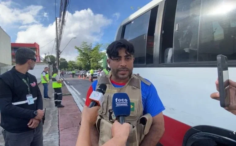 Vereador Dione Carvalho fiscaliza transporte executivo em Manaus e encontra irregularidades