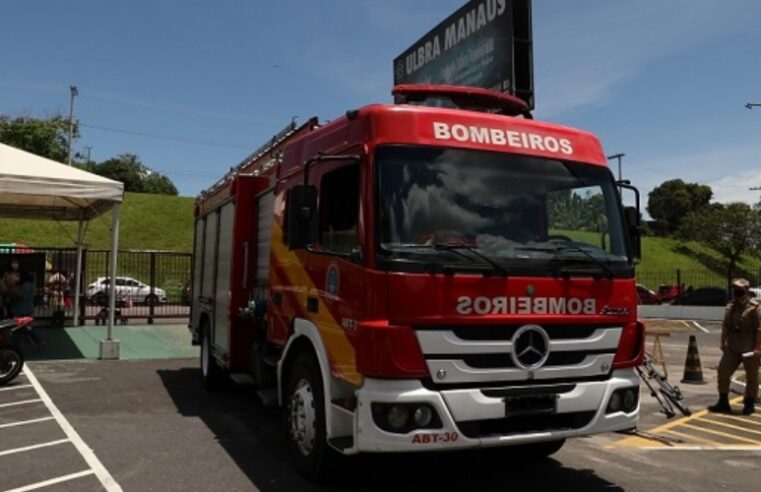 Corpo de Bombeiros se pronuncia sobre cadáver de vítima eletrocutada que caiu durante resgate em Manaus