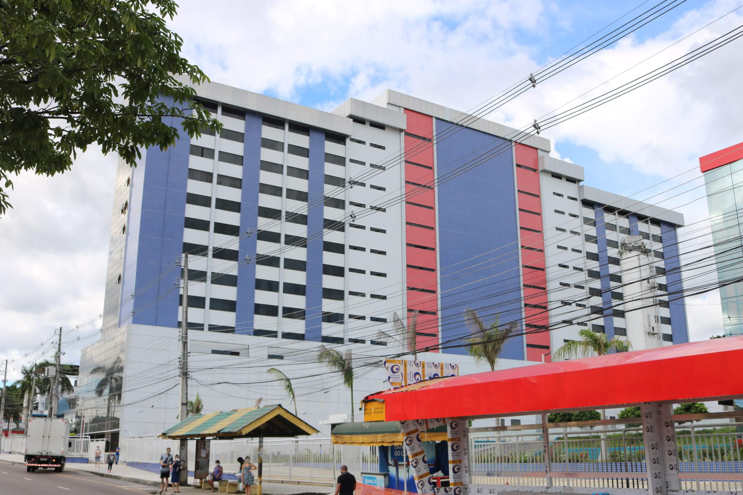 Alunos da Fametro Denunciam Falta de Estrutura e Condições Precárias na Faculdade