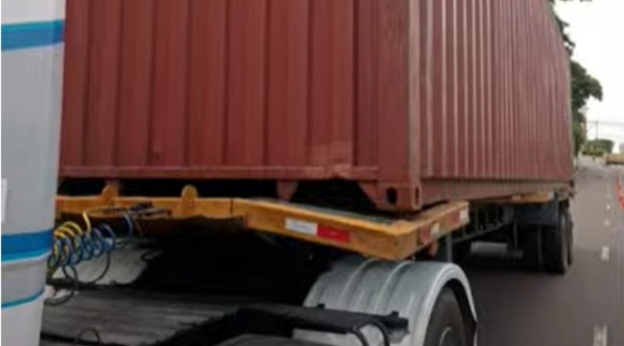 Adolescente de 17 anos é apreendido dirigindo caminhão pesado em Manaus