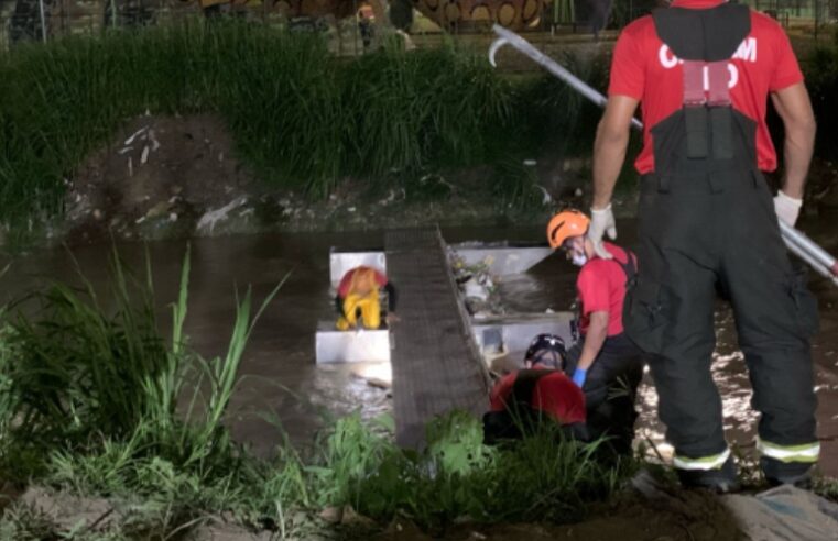 Corpo é encontrado boiando dentro de igarapé em Manaus