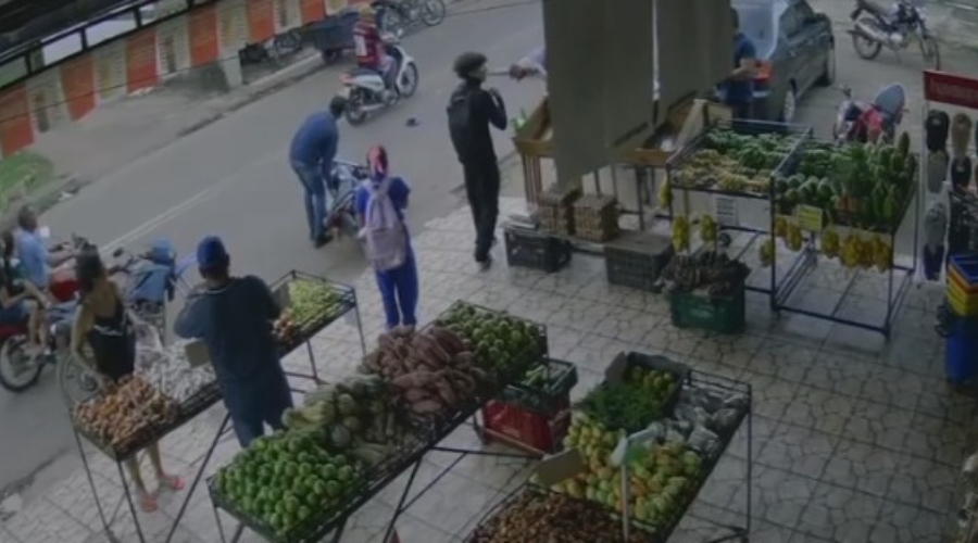Assista momento em que homem morre esmagado por caçamba em avenida no Amazonas