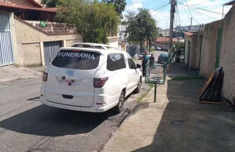 Homem rouba carro de funerária com cadáver dentro