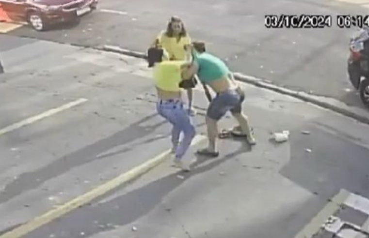 Veja o vídeo: motorista da Uber agride violentamente passageira após ela solicitar que ligasse o ar-condicionado em Manaus