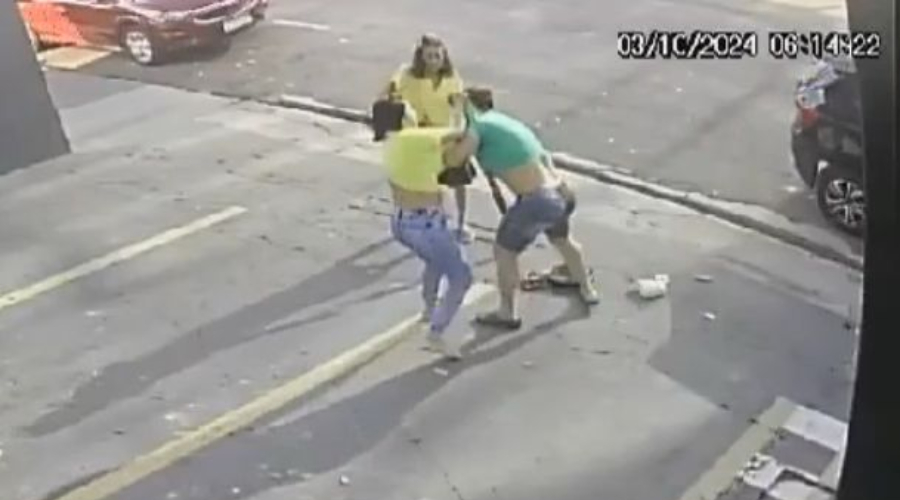 Veja o vídeo: motorista da Uber agride violentamente passageira após ela solicitar que ligasse o ar-condicionado em Manaus
