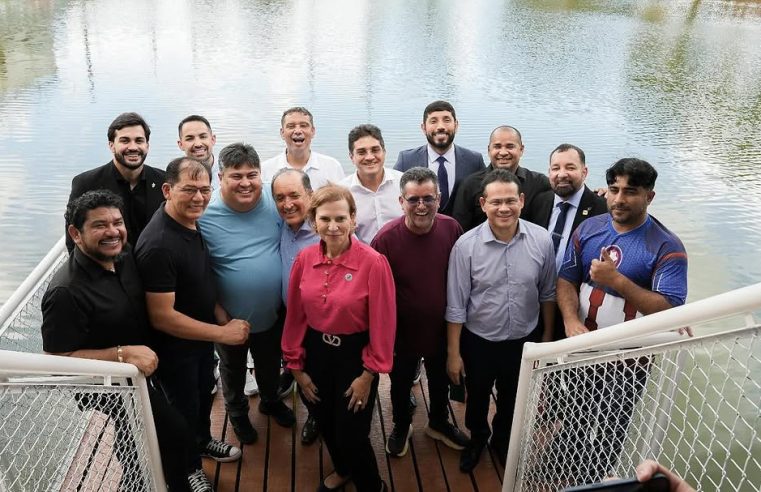 Vereador Dione Carvalho visita obra de revitalização na Lagoa do Bombeamento, na Compensa