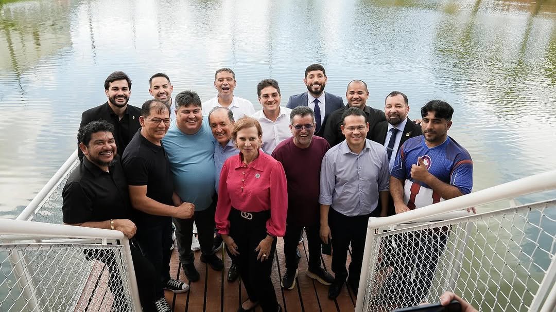 Vereador Dione Carvalho visita obra de revitalização na Lagoa do Bombeamento, na Compensa