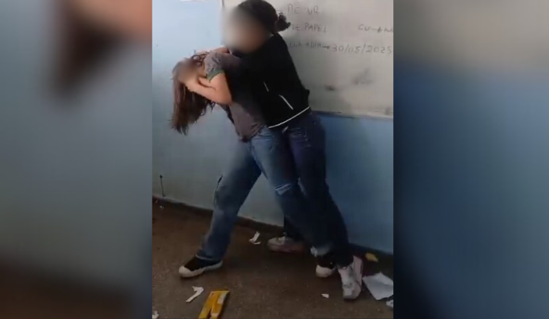 Puxões de cabelo e caos: sala de aula de escola municipal vira ringue em Manaus