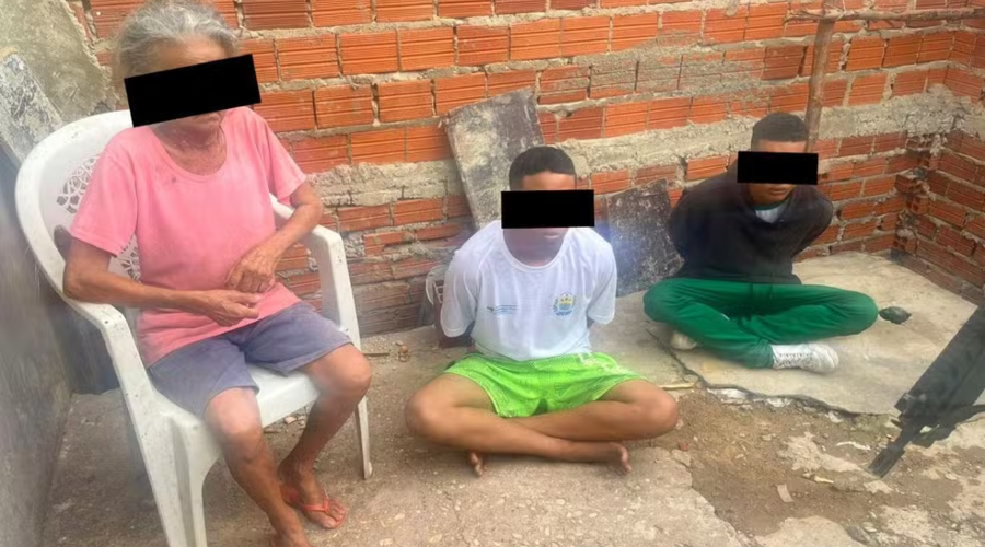 ‘Vovó do tráfico’: Idosa é presa junto com netos por venda de drogas