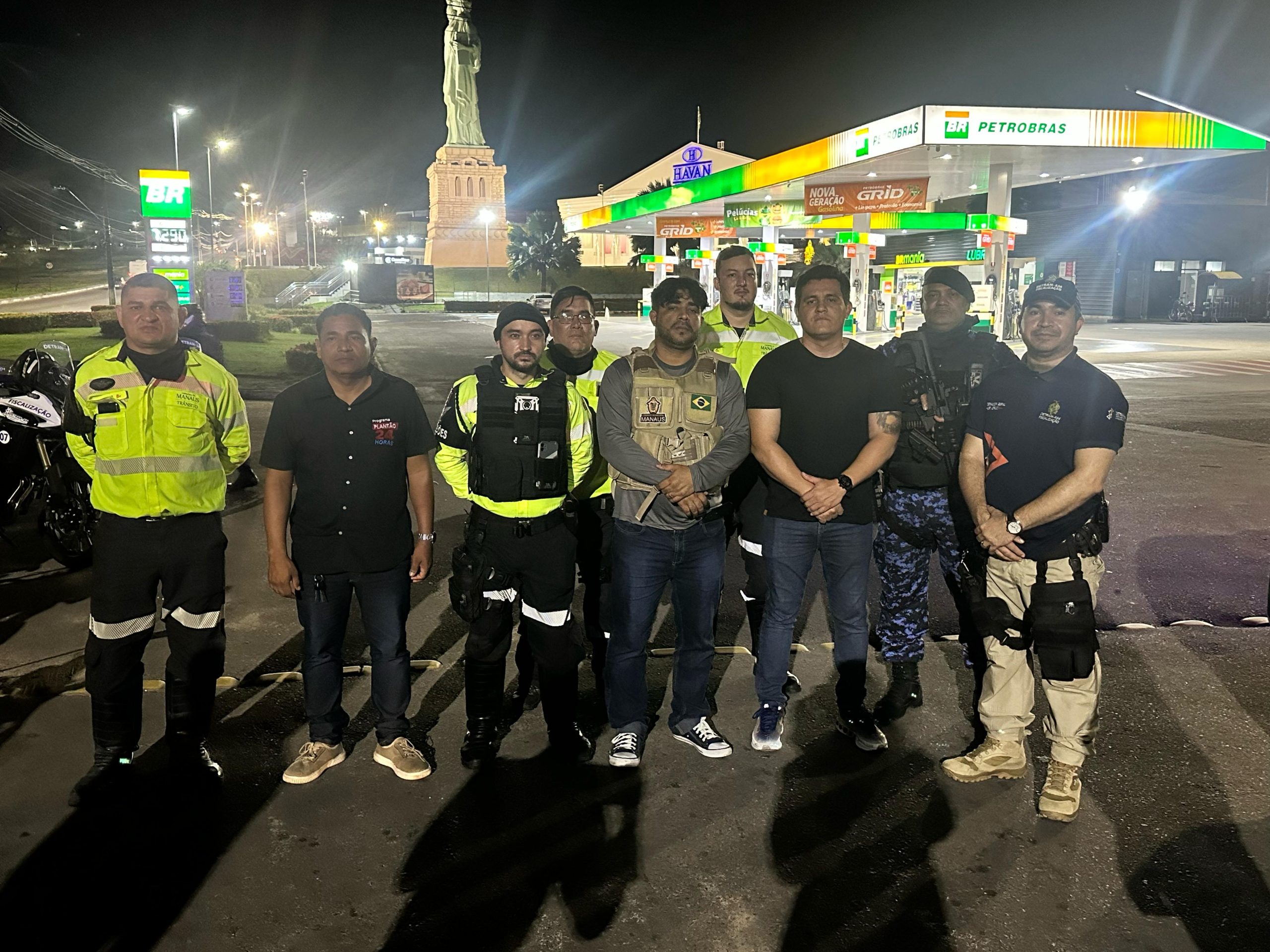 Vereador Dione Carvalho participa de grande operação de trânsito que resulta em remoção de veículos e mais de 50 infrações em Manaus