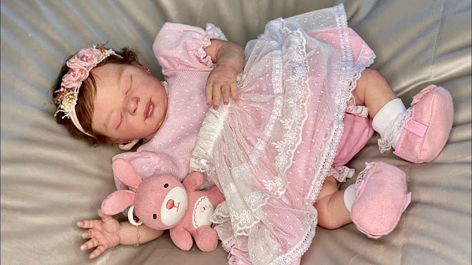 Disputa por bebê reborn vai parar na Justiça; casal também briga por perfil monetizado no Instagram