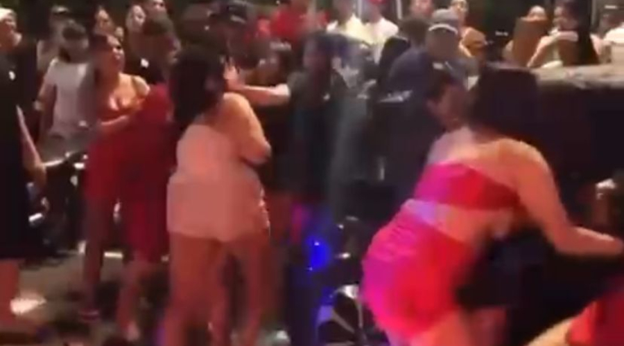 Veja vídeo: ‘Pagando peitinho’ mulheres saem na porrada durante bebedeira em adega de Manaus
