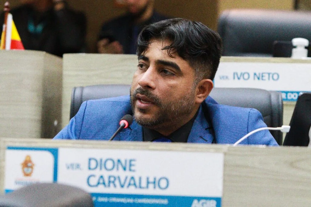 Vereador Dione Carvalho denuncia descaso no SUS e exige ação imediata com base na Lei 8080