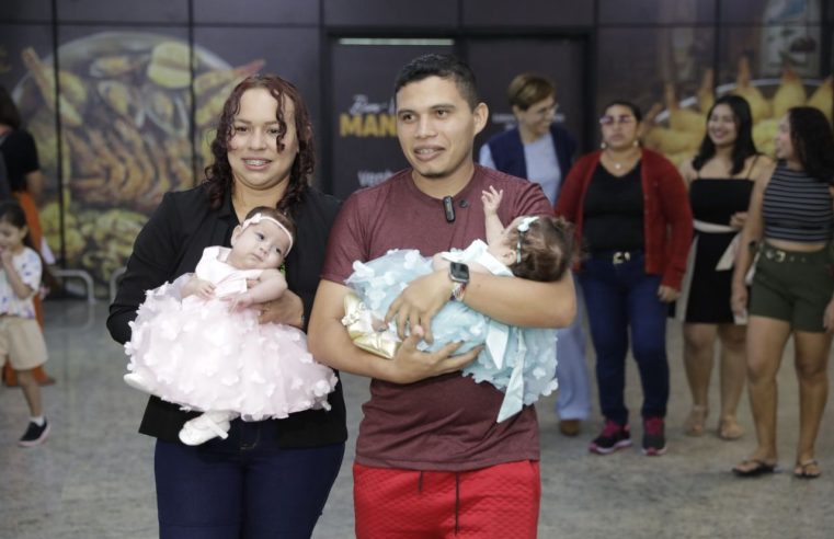 Siamesas nascidas no Amazonas e separadas em cirurgia em Goiás retornam para casa