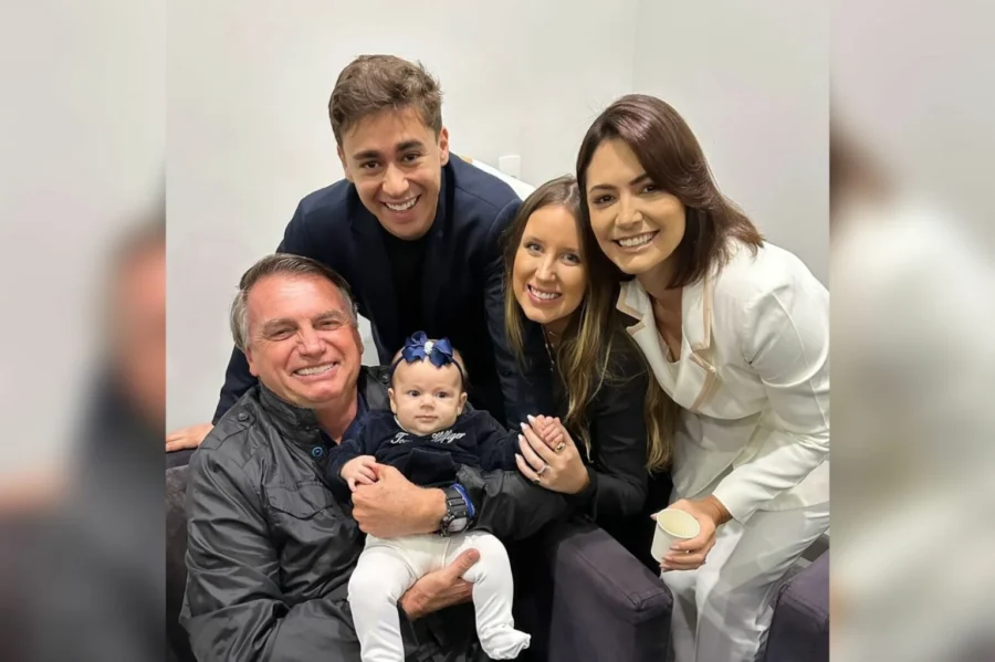 Michelle Bolsonaro chama Nikolas de filho “06” de Jair: “O Brasil acordou”