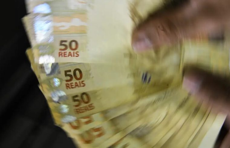 Governo projeta salário-mínimo de R$ 1.741 e aumento de R$ 120 em 2027
