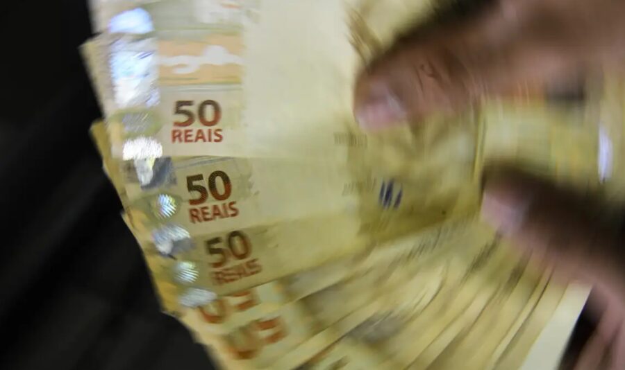 Governo projeta salário-mínimo de R$ 1.741 e aumento de R$ 120 em 2027