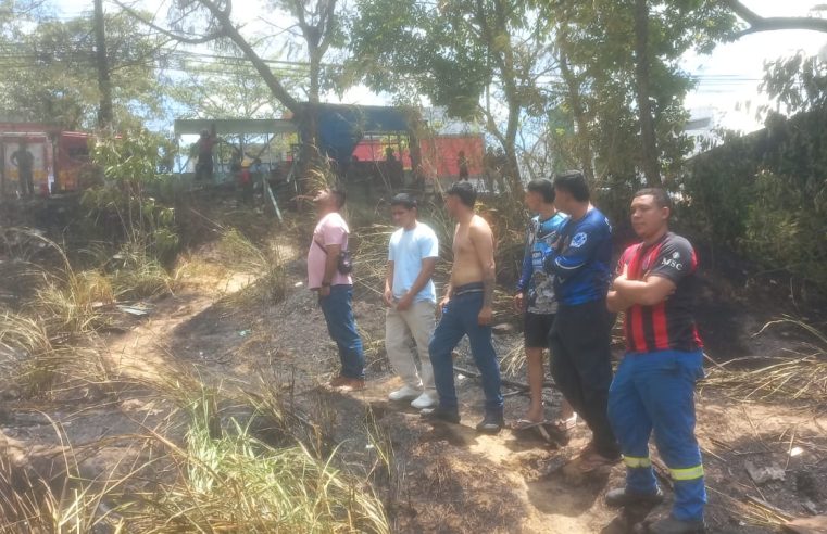 Vereador Dione Carvalho ajuda comunidade a combater incêndio no Sucupira