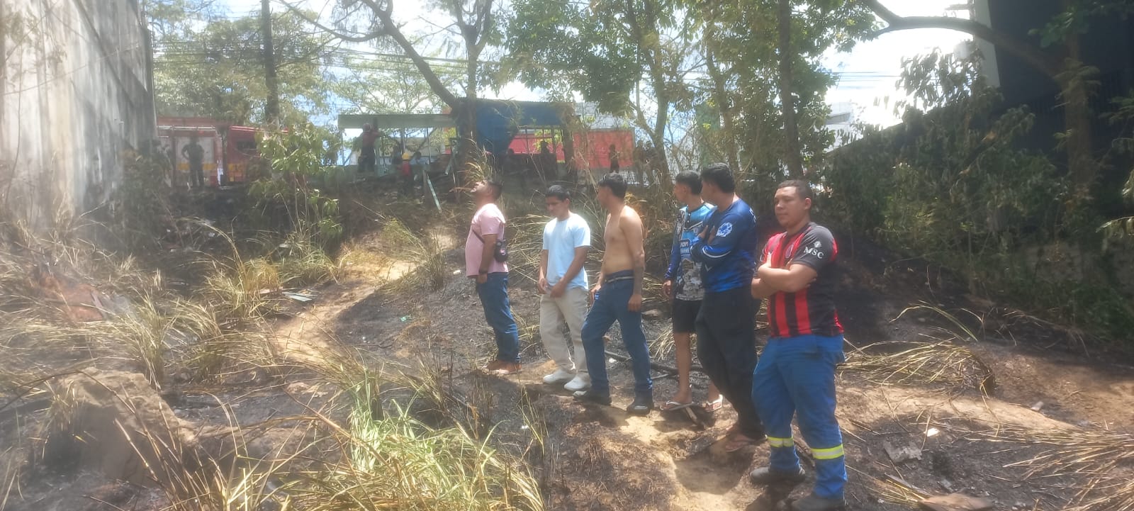 Vereador Dione Carvalho ajuda comunidade a combater incêndio no Sucupira
