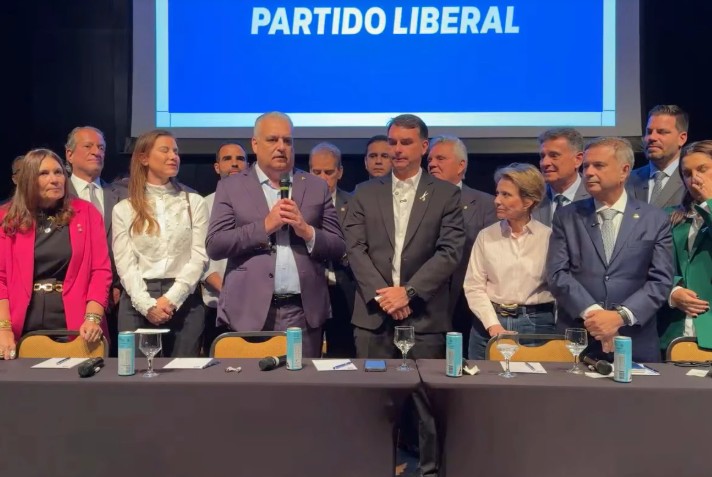 Flávio Bolsonaro escolhe Alfredo Gaspar para ser seu vice na eleição presidencial